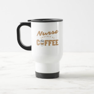 Witzige Krankenschwester mit Kaffee angetrieben Reisebecher
