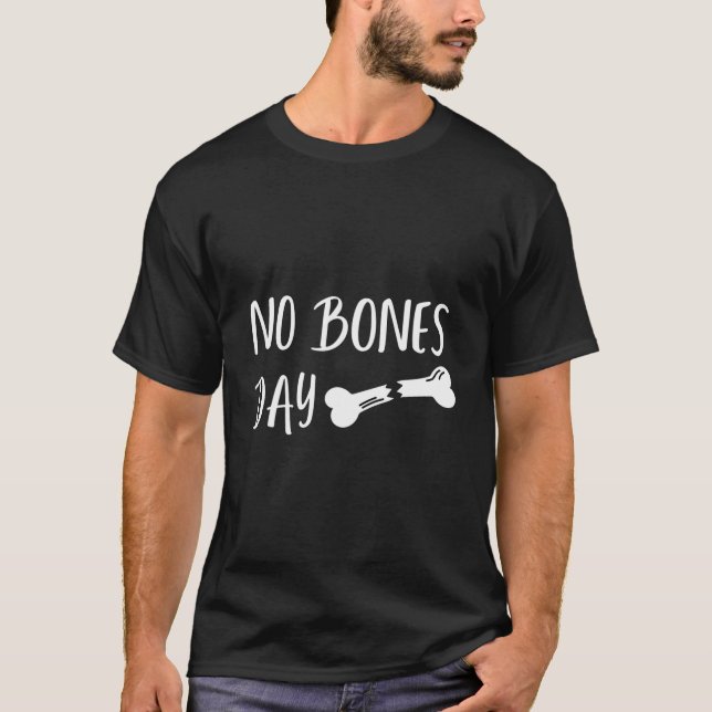 Witziger Mops Es ist ein T - Shirt ohne Knochen (Vorderseite)