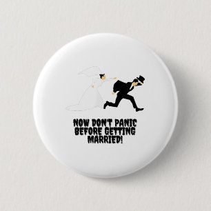 Witziges Design _ Braut verfolgt Groom _ Dont Pani Button