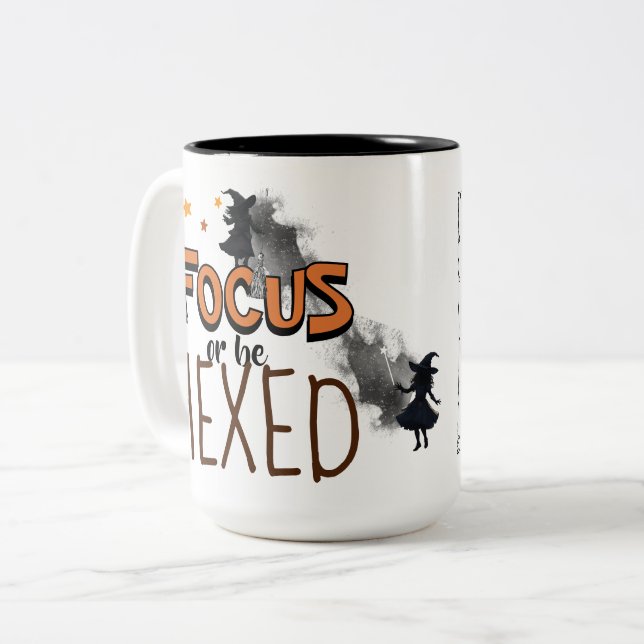 Witziges Halloween-Coffee Focus sein Hexengeschenk Zweifarbige Tasse (Vorderseite Links)