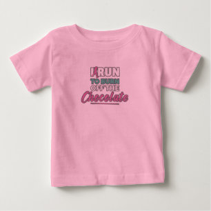 Witziges Laufen, um die Schokolade abzubrennen Baby T-shirt