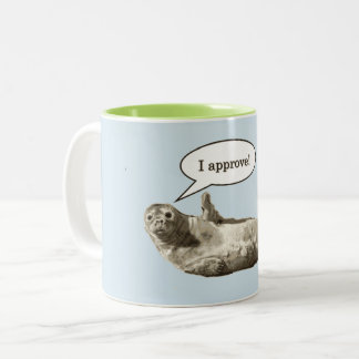 Witziges Siegel der Zulassung Zweifarbige Tasse