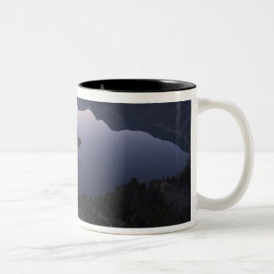 Wizard Island bei Morgendämmerung, Crater Lake Nat Zweifarbige Tasse