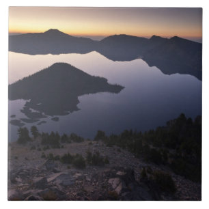 Wizard Island bei Tagesanbruch, Crater Lake Nation Fliese