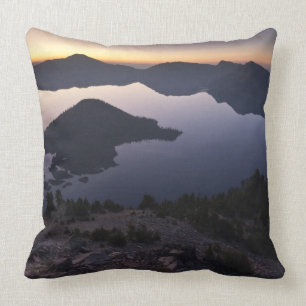 Wizard Island im Morgengrauen, Crater Lake Nationa Kissen