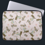 Wizard of Oz™ Wicked Witch™ Crystal Ball Pattern Laptopschutzhülle<br><div class="desc">Add a touch of wickedly whimsical charm to your collection with this enchanting, vintage-inspired pattern featuring iconic characters from The Wizard of Oz. Showcasing the mysterious Wicked Witch alongside her winged monkeys, magical crystal ball, swirling skies, and hourglasses, this design captures the darker, spellbinding side of the beloved classic. The...</div>