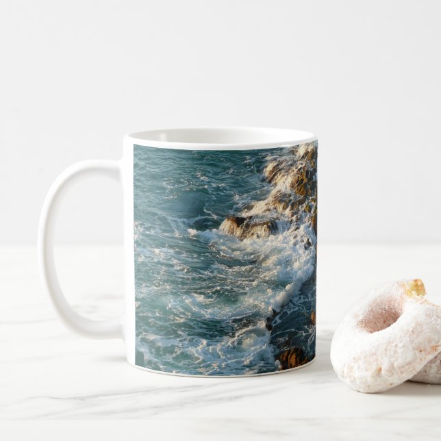 Wo der Ozean die Felsen trifft Kaffeetasse (Mit Donut)