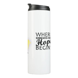 "Wo die Dunkelheit endet, beginnt die Hoffnung." Thermosbecher