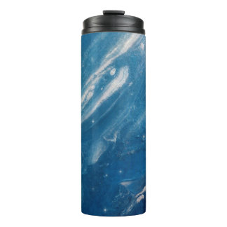 Wo Ozean und Himmel auf Blau treffen Abstrakte Kun Thermosbecher