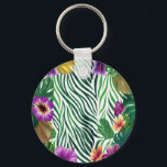 Wogende Dschungel-Harmonie Schlüsselanhänger<br><div class="desc">Das Bild zeigt ein lebendiges Mosaik aus üppigen Monstera-Blättern in sattem Grün und Gelb,  kombiniert mit prächtigen purpur- und orangefarbenen Blumen,  die sich vor einem dynamischen,  wellenartigen Hintergrund abheben. Es strahlt eine wilde,  tropische Energie und eine fröhliche Fülle aus,  die Neugier und Naturverbundenheit weckt.</div>