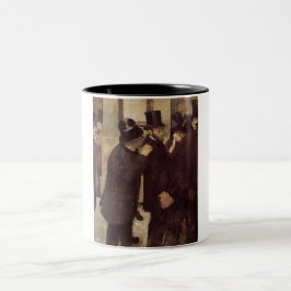 Wohlhabende Männer an der Börse (von Edgar Degas) Zweifarbige Tasse