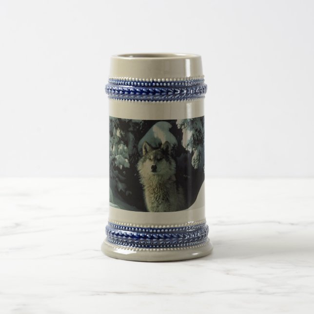 Wolf, der aus die Holz-Tasse herauskommt Bierglas (Mittel)