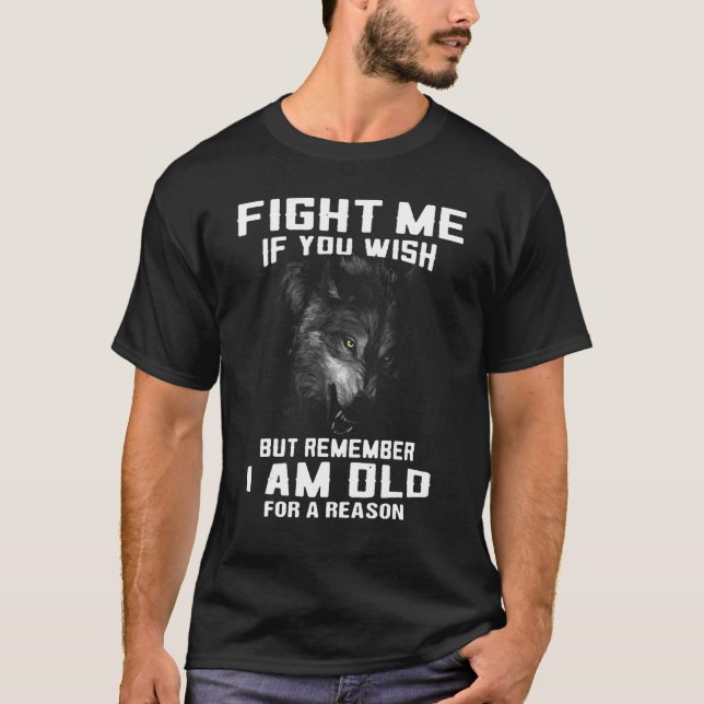 Wolf Fight Me If You Wish But Remember I Am Old Fo T-Shirt (Vorderseite)