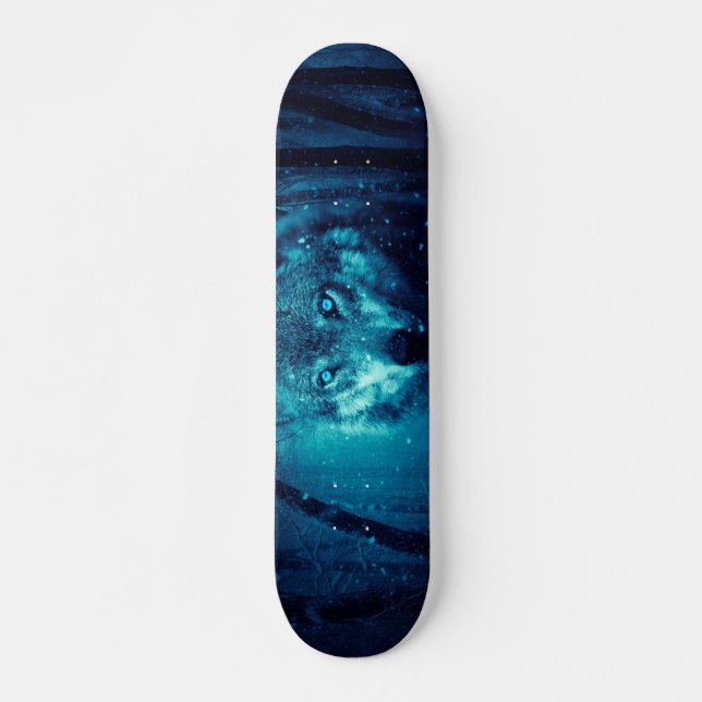 Wolf Gesicht im dunklen Fantasy-Wald Skateboard (Vorne)