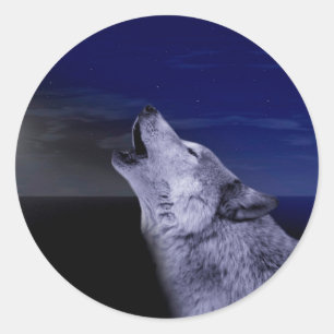Wolf heult auf dem Mond im Meer Runder Aufkleber