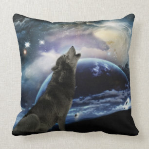 Wolf heult auf dem Mond Kissen