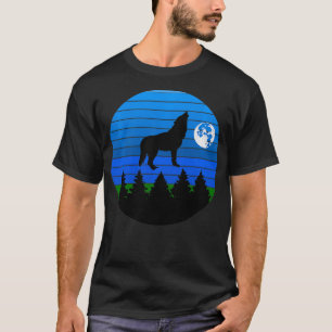 Wolf Howling auf dem Mond mit Bäumen und Hintergru T-Shirt