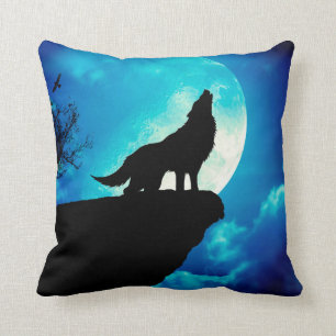 Wolf in der Silhouette heult auf Vollmond Kissen