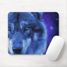 Wolf in einer klaren blauen Nacht