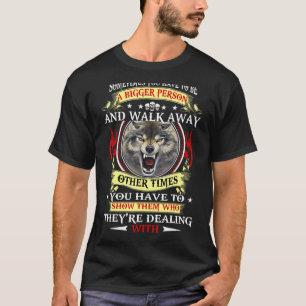 Wolf manchmal muss man eine größere Person sein un T-Shirt