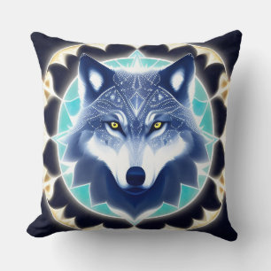 Wolf-Portrait mit intensiven goldenen Augen Kissen