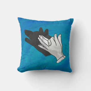 Wolf Schatten auf Blau Kissen