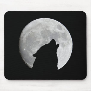 Wolf-Silhouette im Hintergrund "Dusk Plus Moon" Mousepad