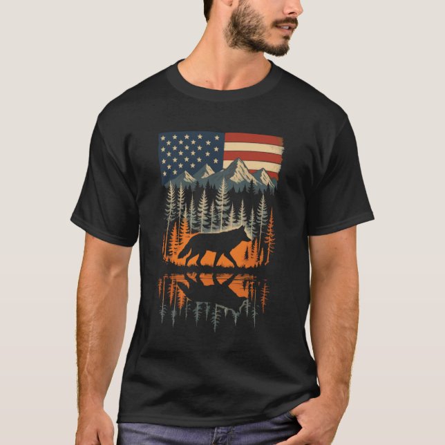 Wolf USA Flag Mountain Outdoor Wildlife Retro T-Shirt (Vorderseite)