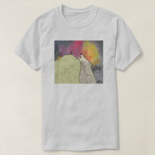 Wölfe heulen gegen einen Galaxiehimmel T-Shirt