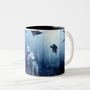 Wölfe im Wald bei Morgendämmerung Zweifarbige Tasse