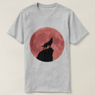 Wolfheulen bei einem Blutmond T-Shirt