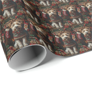 Wolfshund mit Weihnachtsgeschenken am Kamin Geschenkpapier