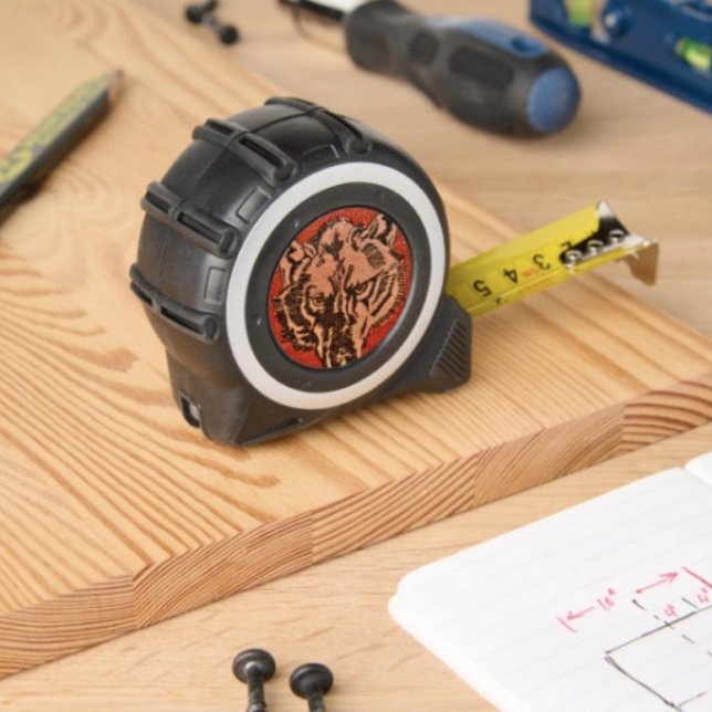 Wolfskopf auf Rot Maßband (Wolf Head on Red  Design tape measure  inches on one side with metrics on the other. )