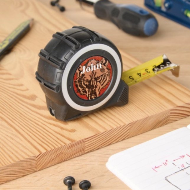 Wolfskopf auf Rot Maßband (Wolf Head on Red  Design monogrammed tape measure inches on one side metrics on other. )