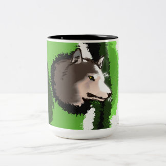 Wolfskopf lugt aus den Büschen hervor Zweifarbige Tasse