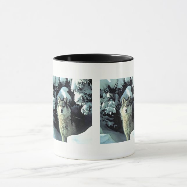 Wolfsmuster in Winterkiefern Tasse (Zentrum)
