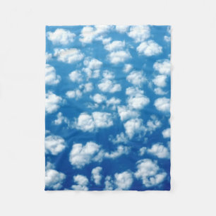 Wolken am Himmel Muster Fleecedecke