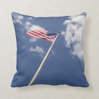 Wolken des blauen Himmels Amercan Flagge Kissen