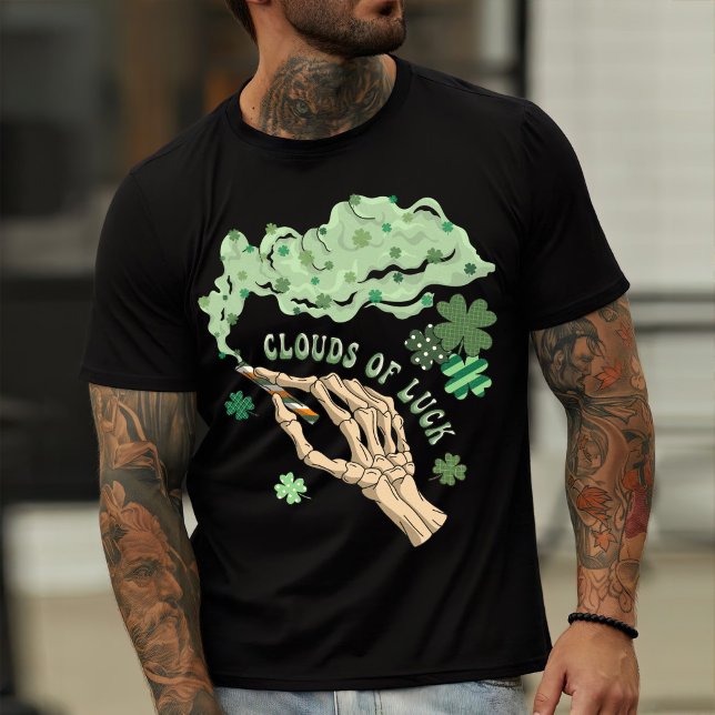 Wolken des Glücks Patrick's Day T-Shirt (Von Creator hochgeladen)