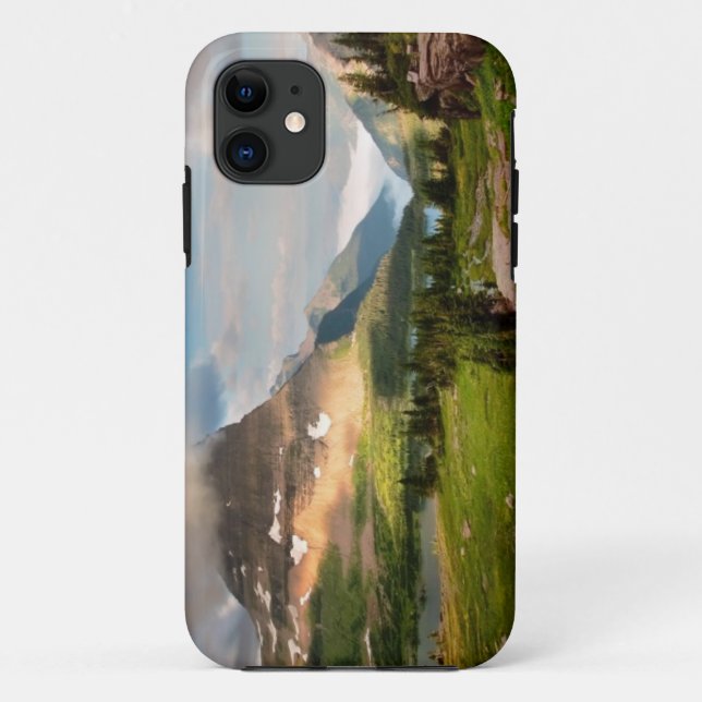 Wolken, die durch Berge fegen Case-Mate iPhone Hülle (Rückseite)