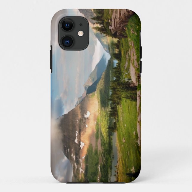 Wolken, die durch Berge fegen Case-Mate iPhone Hülle (Rückseite)