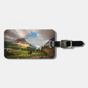 Wolken, die durch Berge fegen Gepäckanhänger