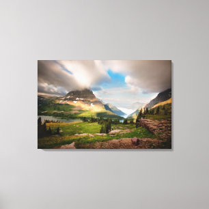 Wolken, die durch Berge fegen Leinwanddruck