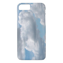 Wolken im blauen Himmel