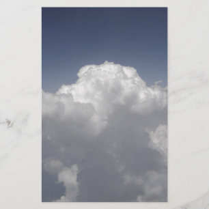 Wolken in 10.000 Metern Entfernung von einem Flugz Briefpapier
