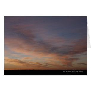 Wolken in einem orangen Himmel bei Sonnenaufgang