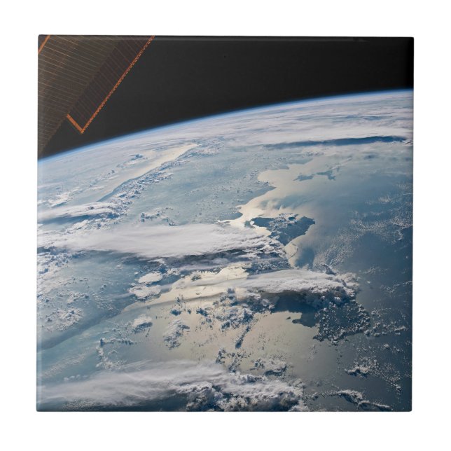 Wolken in Sumatra, Indonesien. Fliese (Vorderseite)