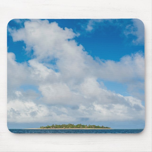 Wolken schweben über kleine Insel Mousepad (Vorne)