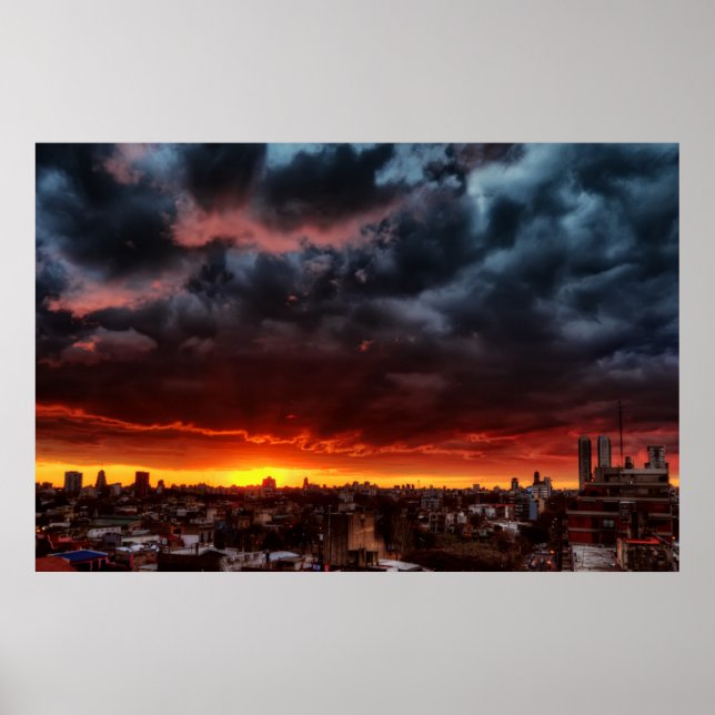 Wolken, Sonnenuntergang und Rot Poster (Vorne)