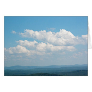 Wolken über Bergen